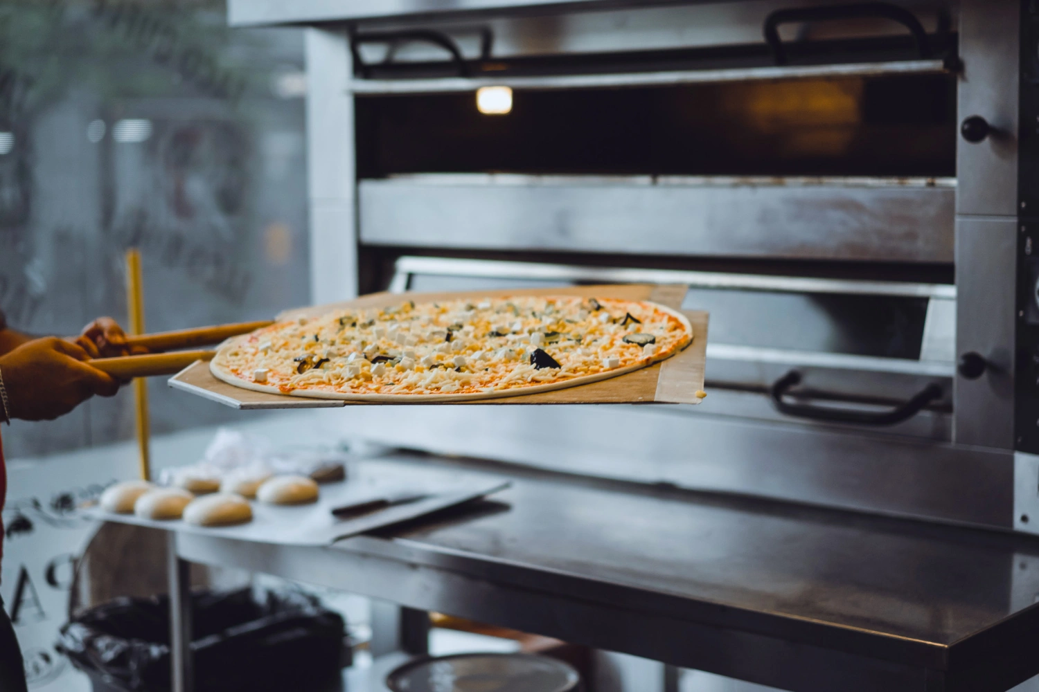 maquinaria necesito para una pizzeria